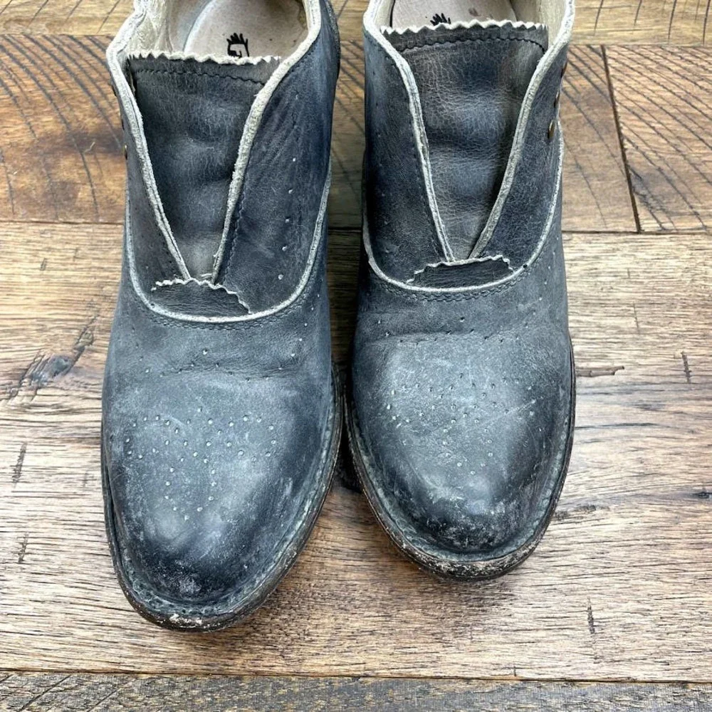 Stylish Black Ankle Boots - Picture 5 of 8
